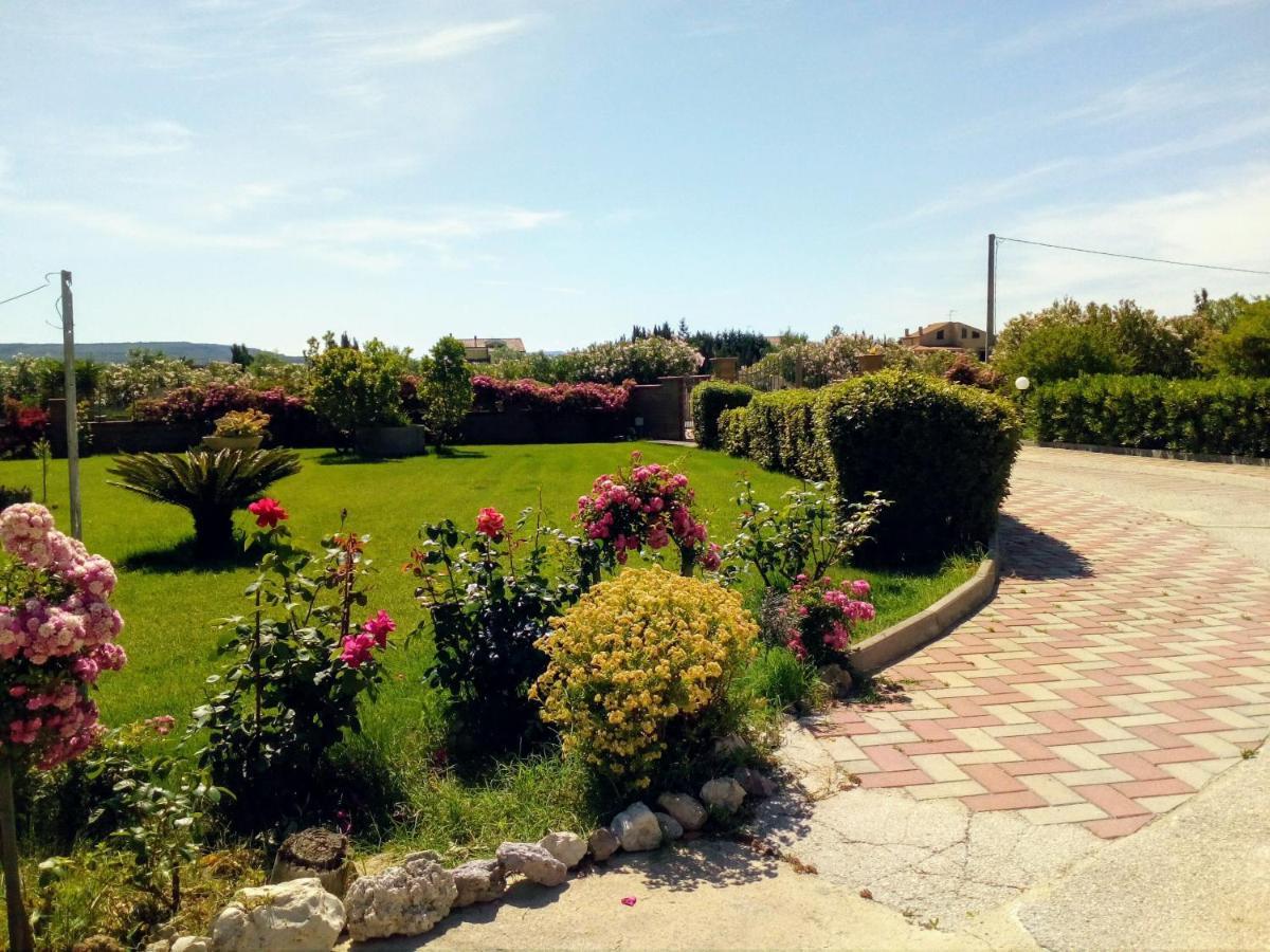 Apartament Le Rose Olmedo Zewnętrze zdjęcie